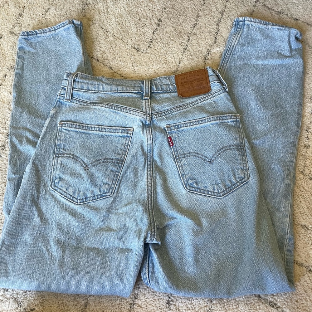 70’s High Rise Levi’s Slim Straight Jeans Light Wash Sz 25